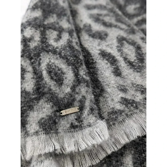 Steve Madden Women's Lofty Leopard-Print Woven Gray O/S (MSRP $38) - Picture 3 of 4